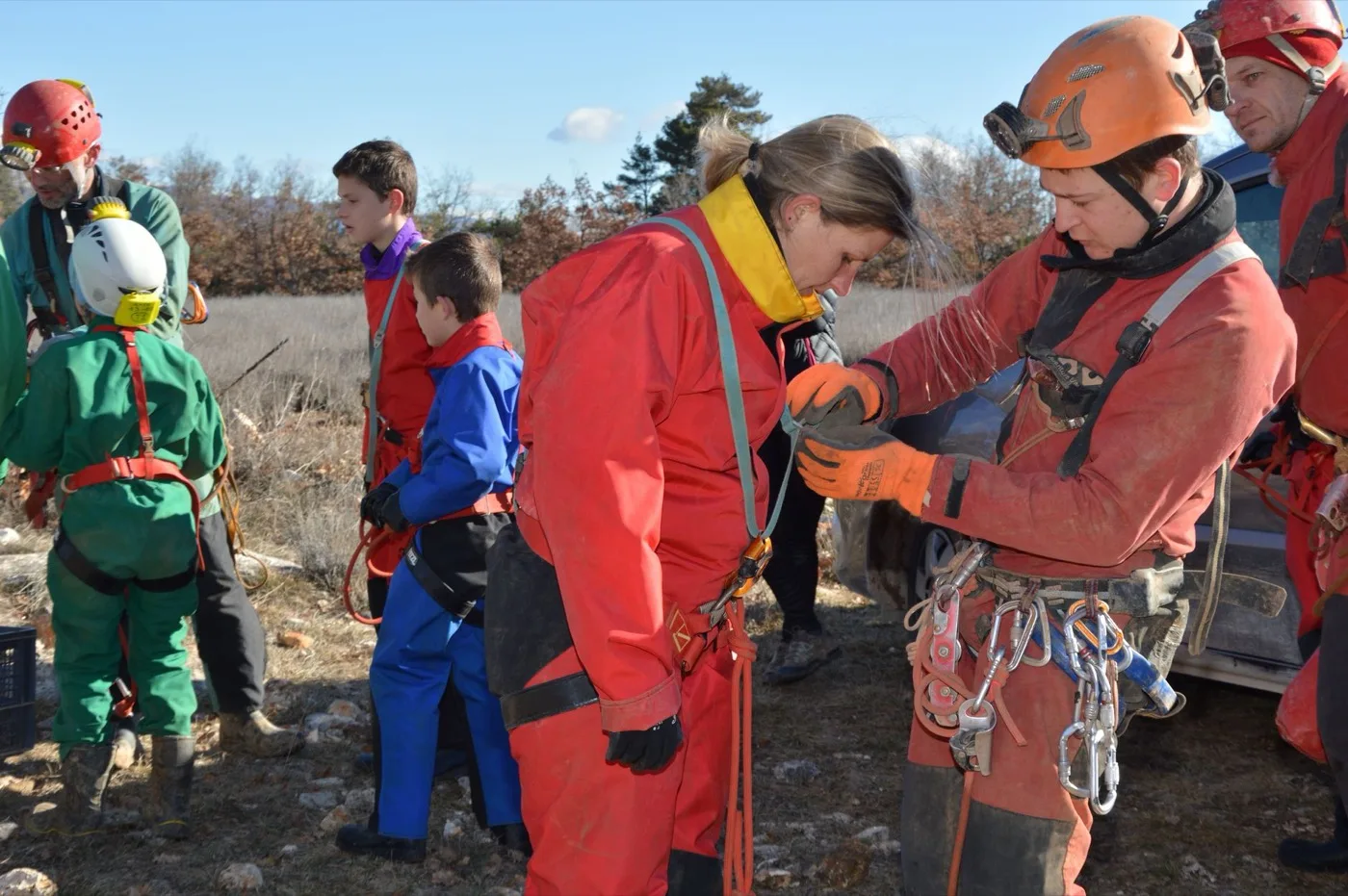 Sírkő és műkőkészítő képzés — MODELLO Intézet